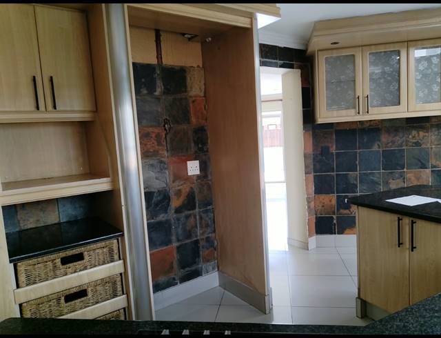 3 BEDROOM HOUSE FOR SALE IN GLEN MARAIS